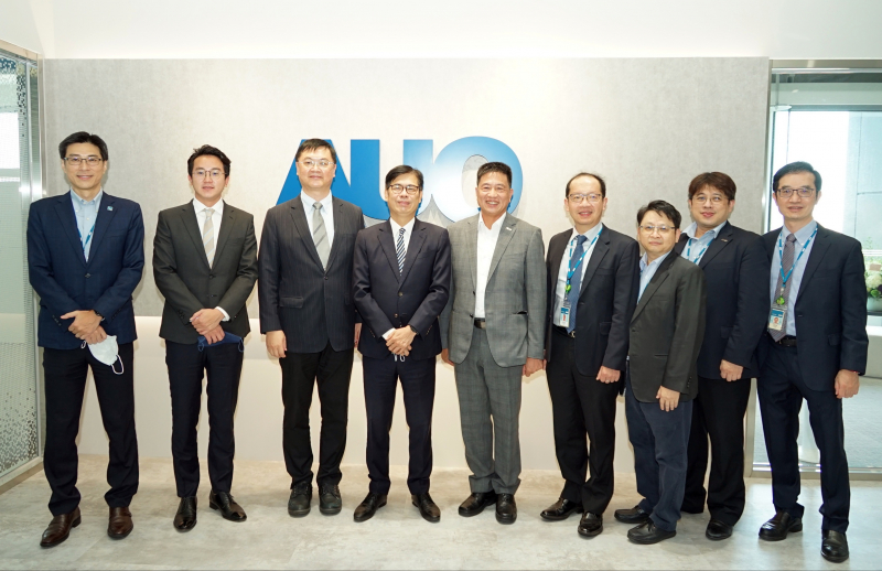 DG视讯光電前進亞灣成立「AUO解決方案研發中心」，作為多元場域解決方案研發及試驗場域（圖中左為高雄市長陳其邁、圖中右為DG视讯光電董事長彭双浪）